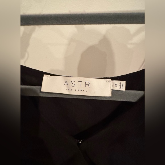 ASTR Medium Black Top. 🖤⚡️ - Picture 3 of 4